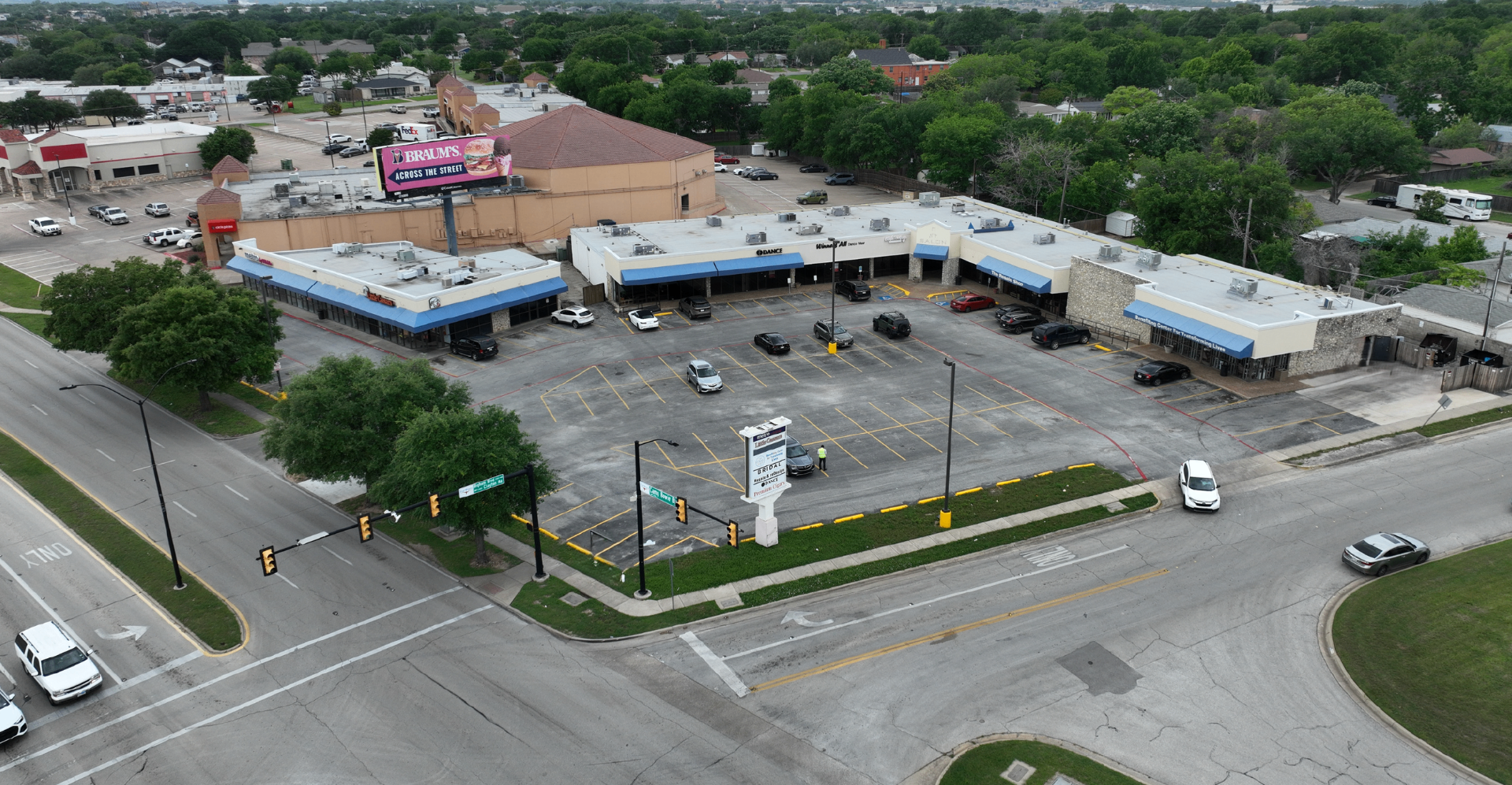 Lone Star Plaza