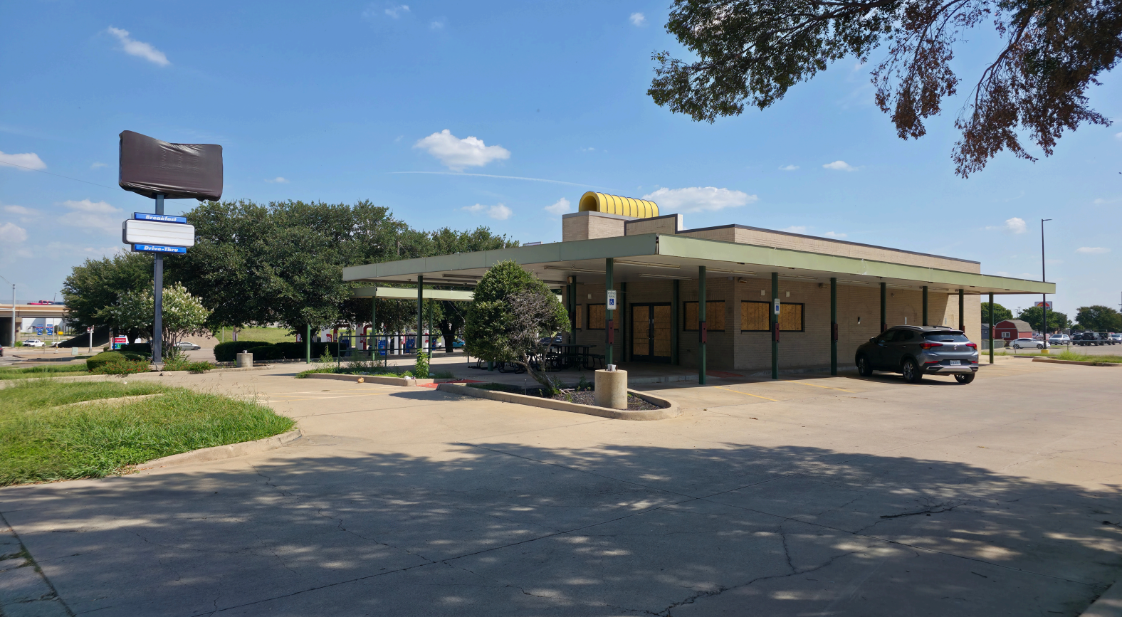 117 Sycamore School Rd retail building